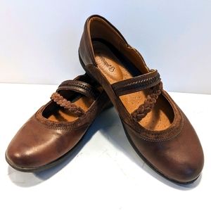 Baretraps women's size 9 Nafila Brown faux leather/suede Velcro closure